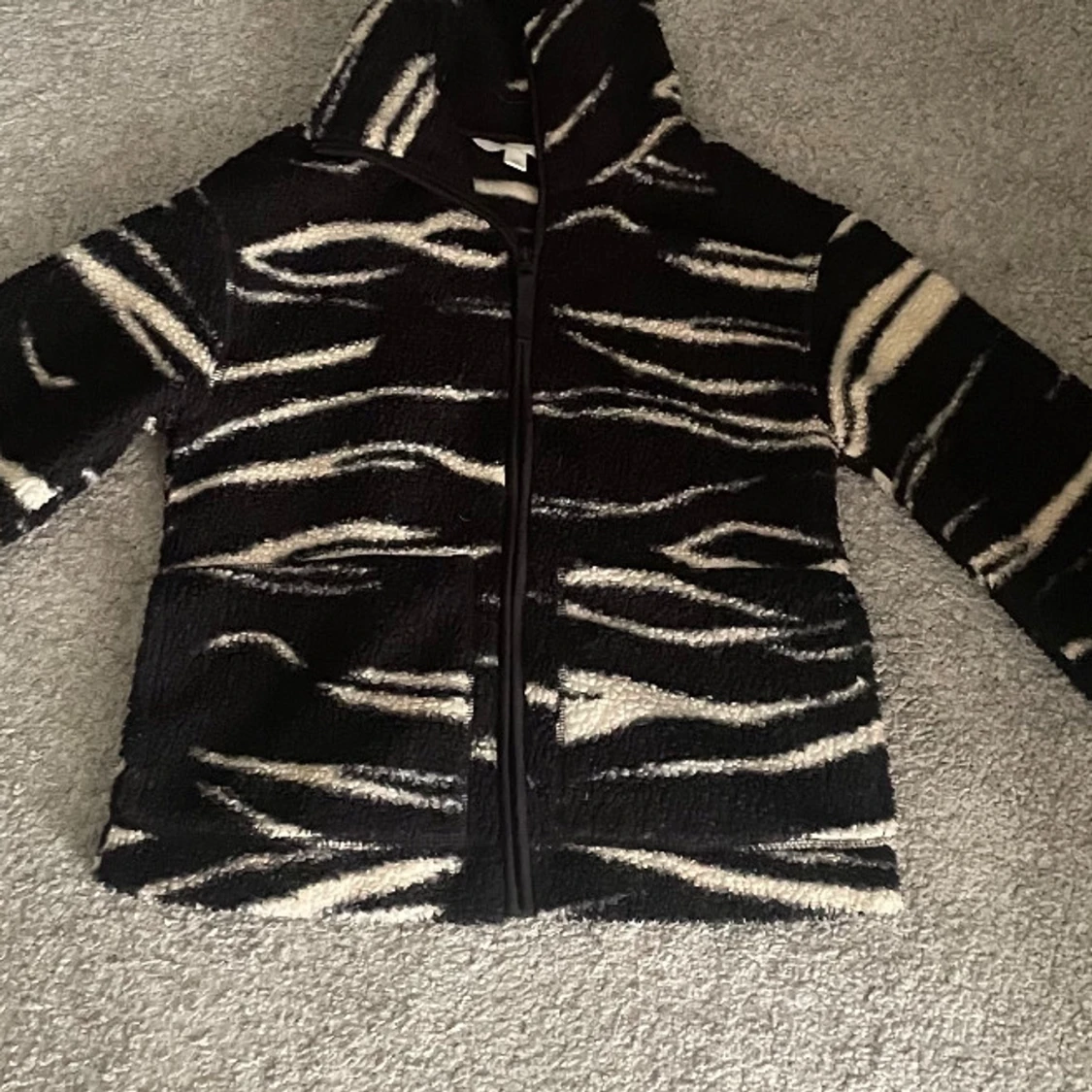 Zebramönstrad teddyjacka från H&M - 1