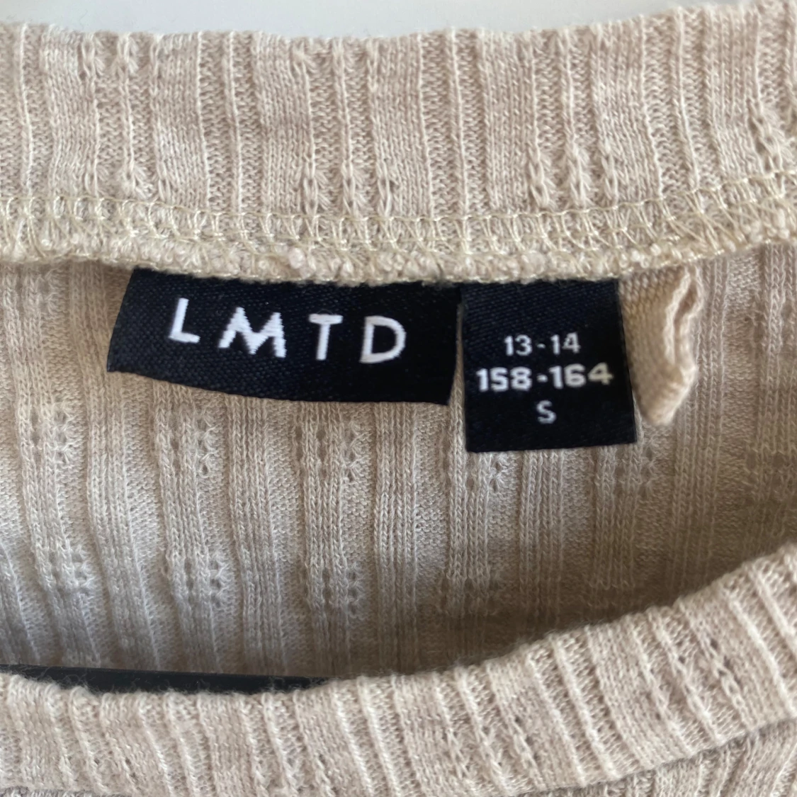 Beige ribbad långärmad tröja från LMTD - 2