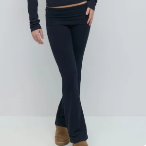 Yogapants från gina - Jättesnygga och populära "yogapants" från GinatricotNytt pris: ca 300 Mitt pris: 199                                  Byxorna är lite för korta för mig som är ca 175          Använts högst 5ggr💕