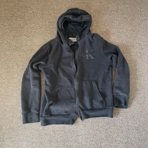 Calvin Klein kofta - Svart Calvin Klein kofta, storlek XS.              Bra skick 