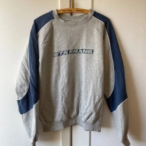 Iets Frans… sweatshirt - Snyggaste sweatshirten från Iets Frans… strl XS men stor i strl! Jättefint skick då den är sparsamt använd. 