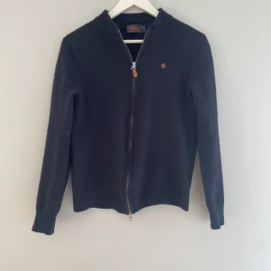 Morris tröja  - SEK-290 | Fint skick | en liten tråd har lossnat från lappen, syns på bild | Storlek L (barn) | Passar 160-165cm | 100% merino-ull | hör av dig vid frågor// SF.