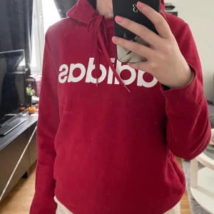 Röd adidas hoodie - Storlek xs , röd fin adidas hoodie