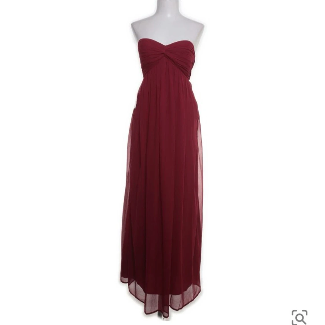 Vinröd axelbandslös långklänning - 1