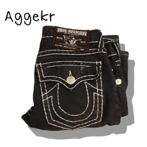 Svarta Rope Stitch True Religion Jeans  - Strlk 34, har färg fläckar, Sjukt feta skriv om du har fler frågor