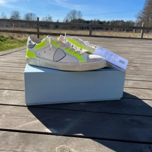 Phillipe model  KVITTO FINNS - Säljer dessa tvär feta och ovanliga Phillipe model. De är helt nya då jag köpte för små och gick inte att skicka tillbaka. Allt följer og följer med! Köpta fö r3900! Mitt pris 2500! PRIS GÅR ATT DISKUTERA , Kvitto finns