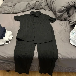 Sommar sets - Snygga sommar sets har aldrig använts . Storlek S men passar M. 200kr st, 300kr för båda