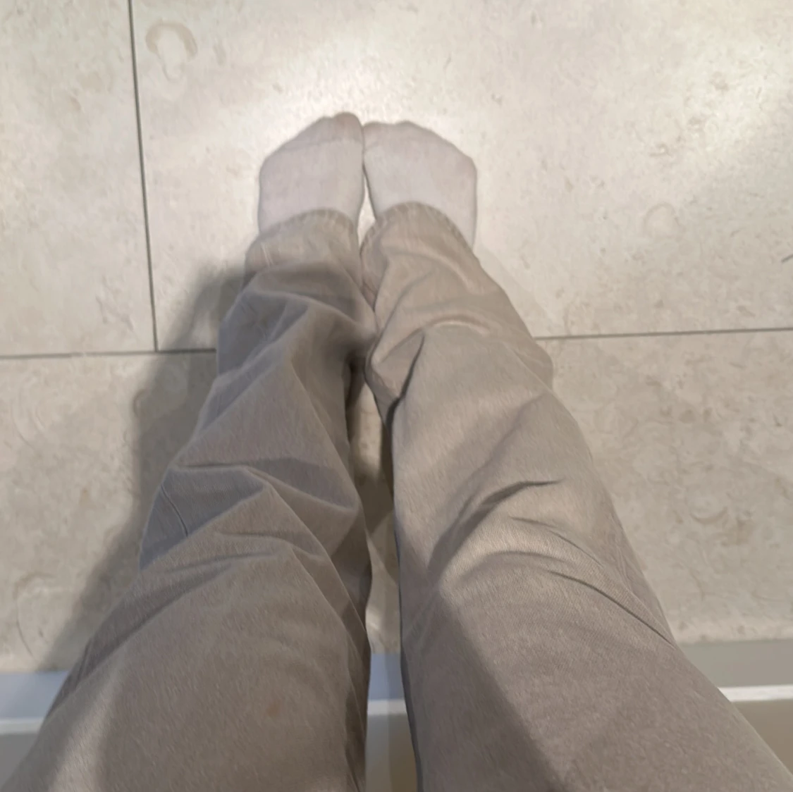 Gråa jeansbyxor - 2