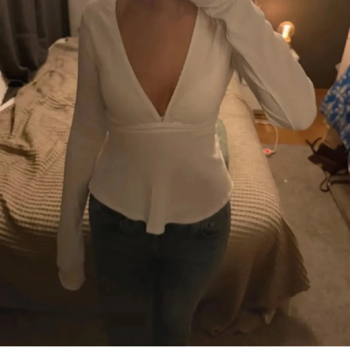 Vit ribbad omlottopp