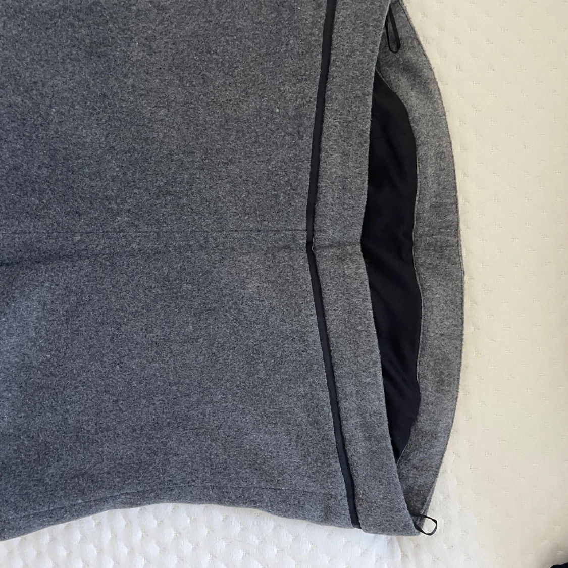 Grå topp med rosett - 1