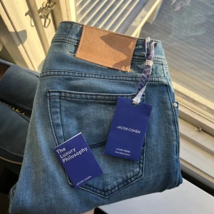 Jacob Cohen jeans - Helt nya jeans från jacob Cohen, perfekt färg till vår och sommar, nypris 5890, hör av er vid funderingar 