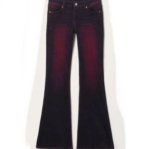Mörkröda  lågmidjade bootcut jeans - Snygga mörkröda lågmidjade bootcut jeans med en cool färgövergång från rött till svart.