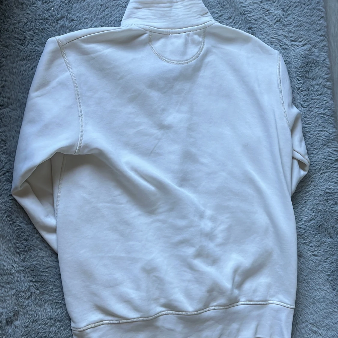 Vit halvzip sweatshirt från Zara - 2