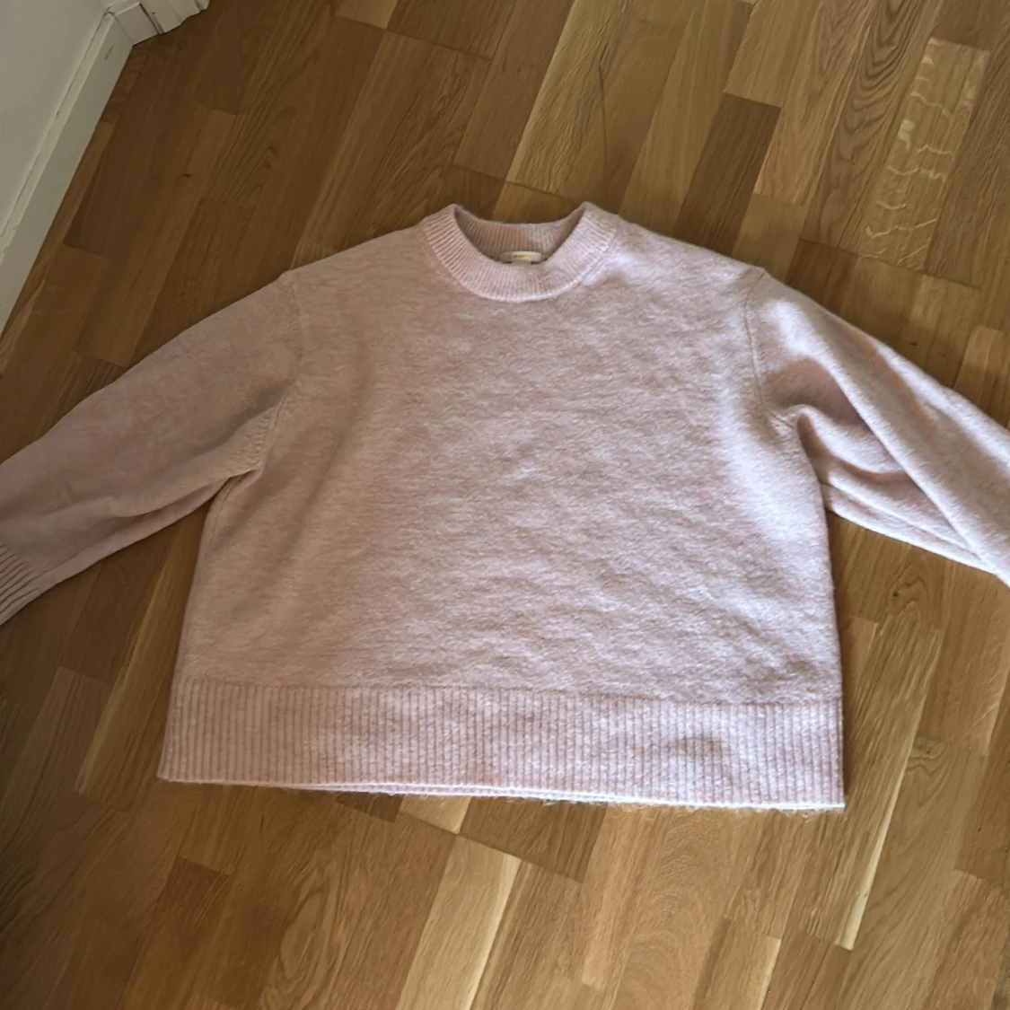 Ljusrosa stickad tröja från Gina Tricot