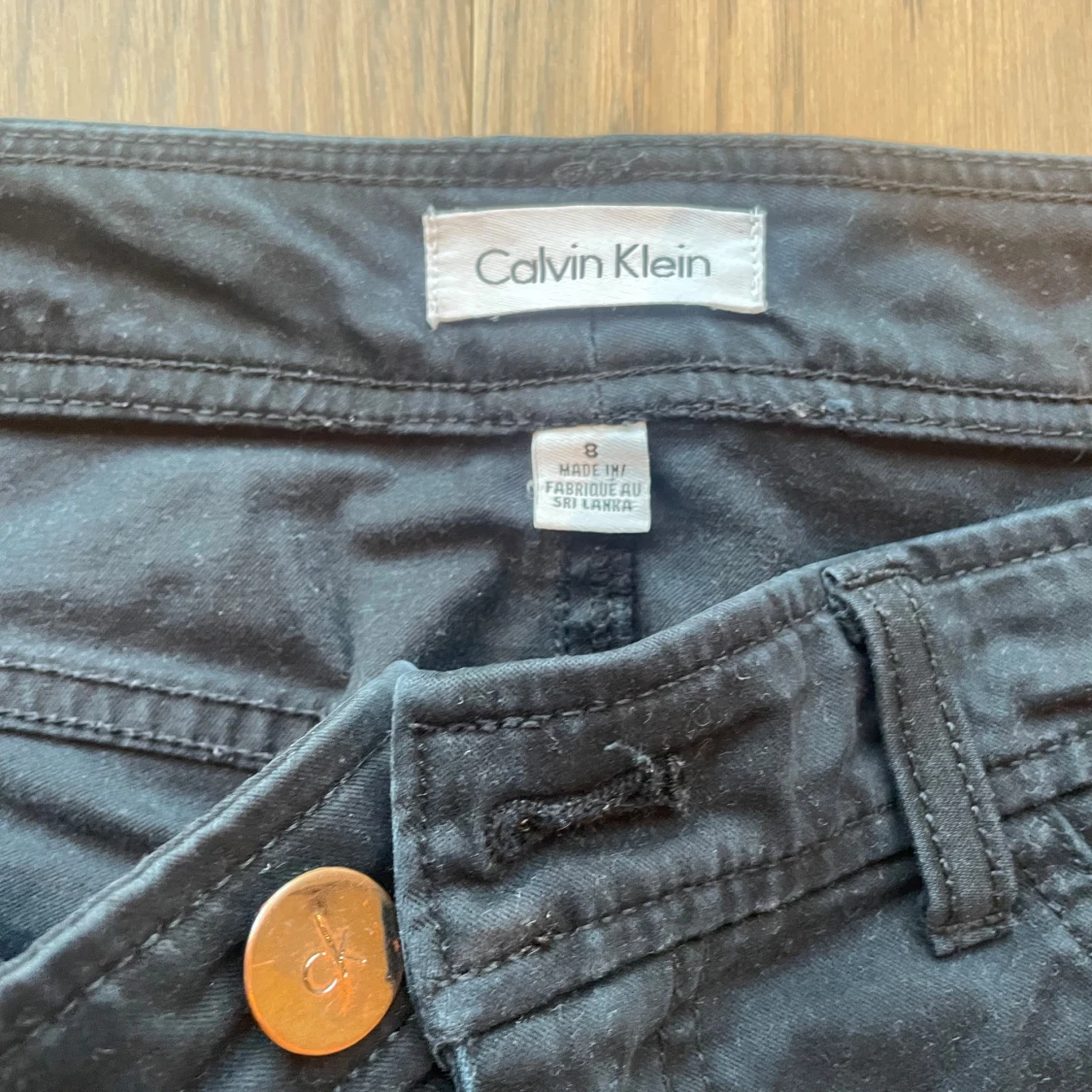 Svarta Calvin Klein byxor i fint skick  - 1