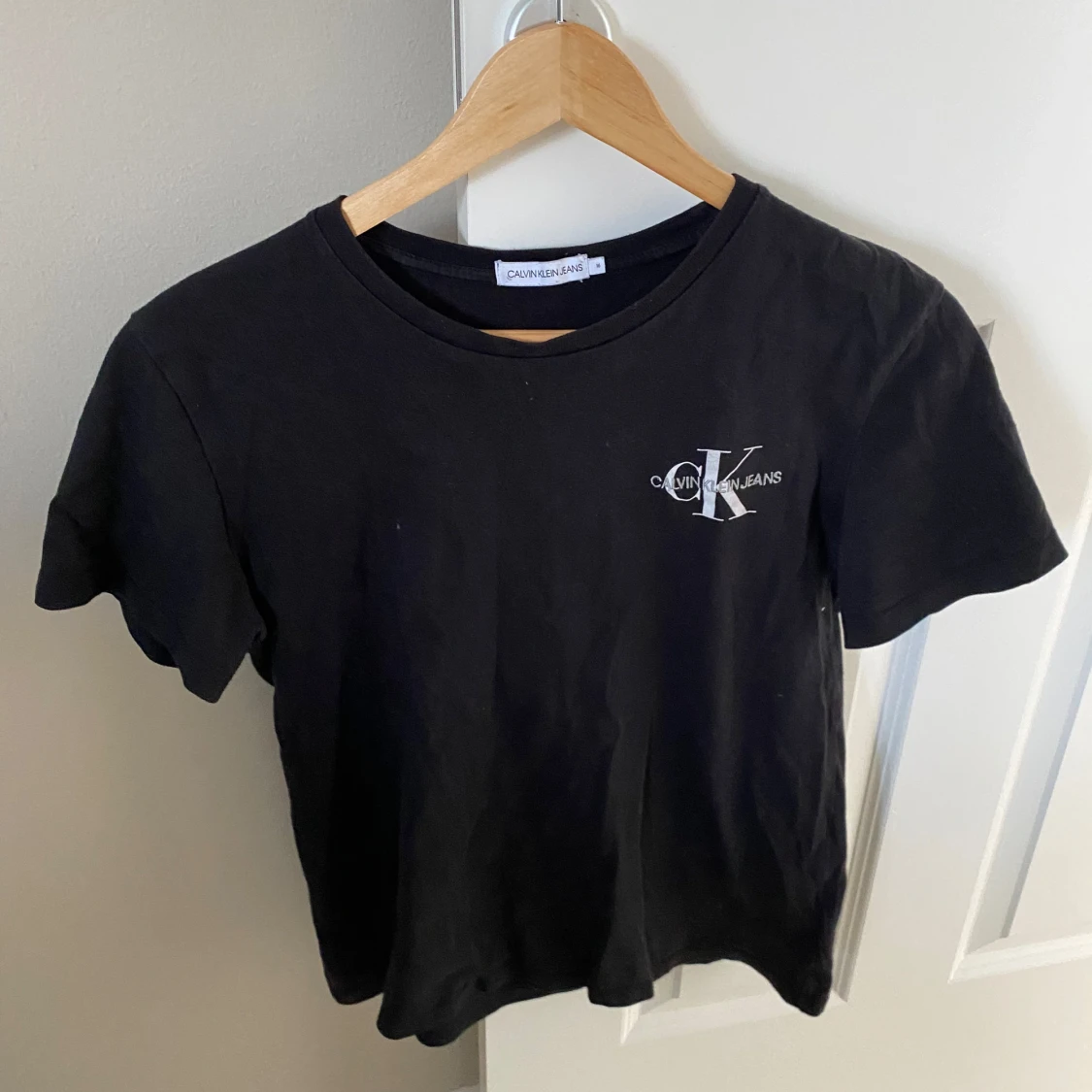 Svart t-shirt från Calvin Klein Jeans