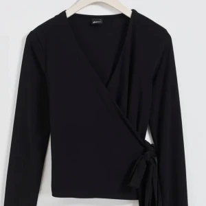 Gina wrap top - Jättefin topp från gina , endast använda 1 gång