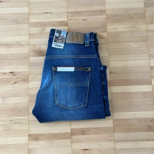 Nudie Jeans - Tja säljer ett par helt nya nudie jeans det är bara att höra vid frågor, blir billigare vid snabb affär!☺️