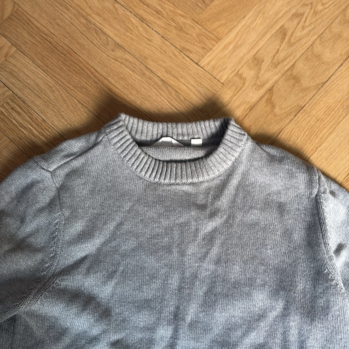 Ljusgrå stickad tröja - 2