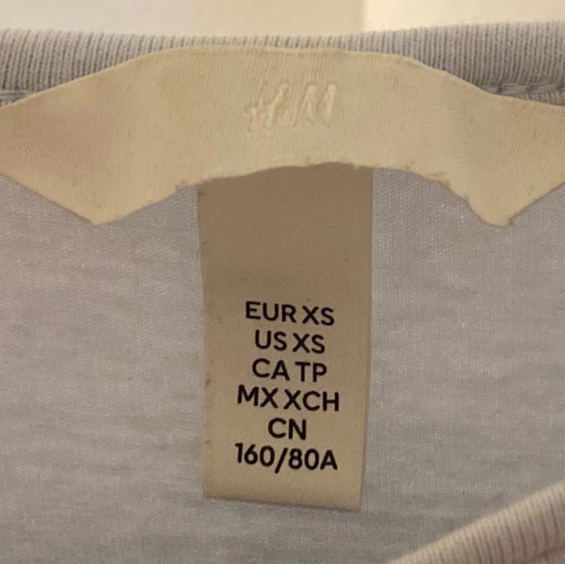 Ljus blå topp med puffärmar från H&M - 2