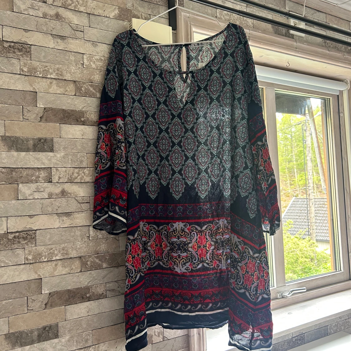 Mönstrad ärmlös klänning från Indiska - 2