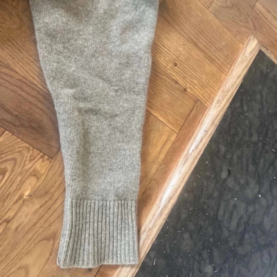 Grå kashmir hoodie från Soft Goat - 91