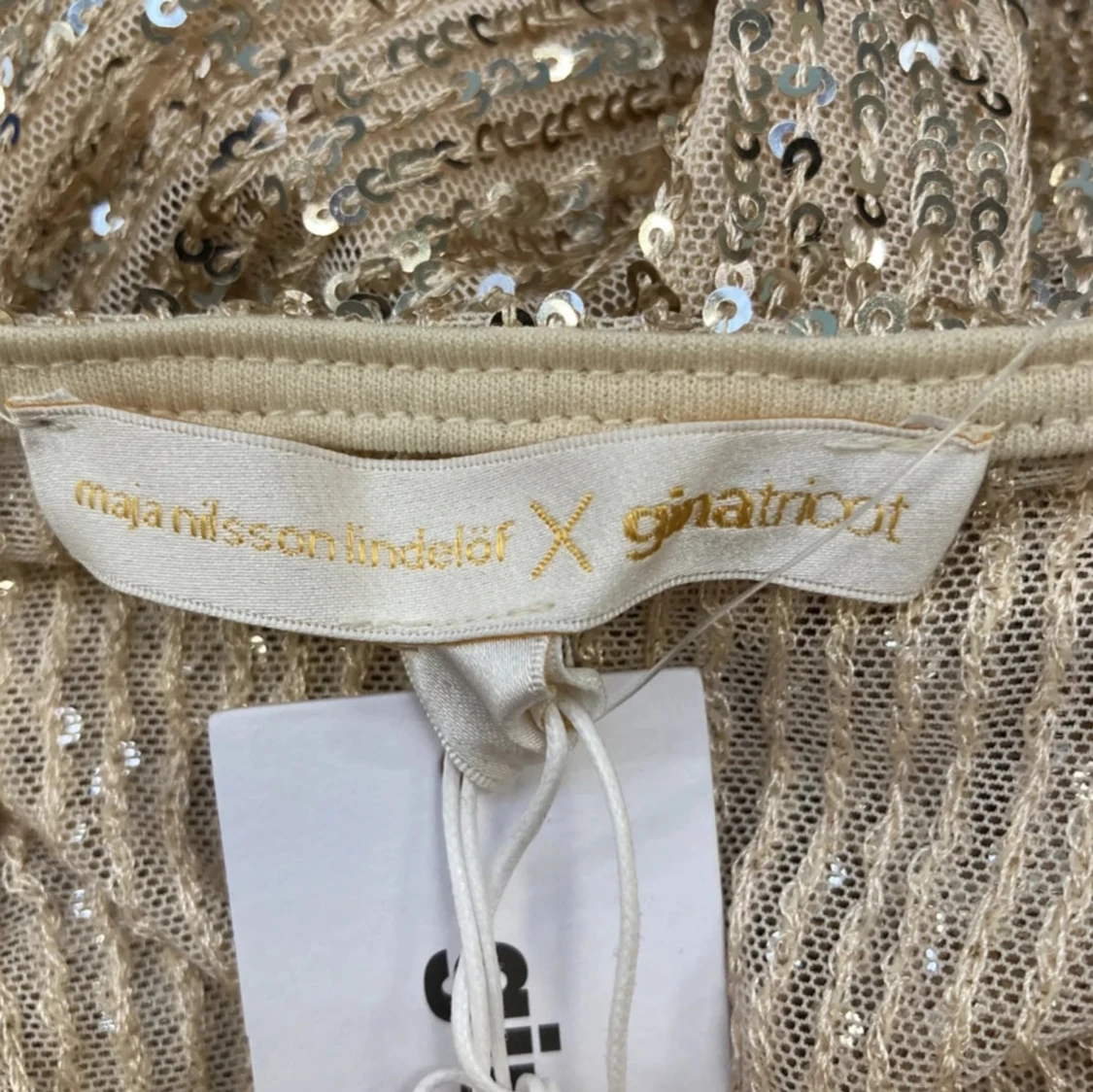 Glittrig guldklänning 🥂🍾 - 4