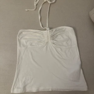 Vit topp Nakd - Gullig vit topp från nakd, endast testad🤍 passar mig som är XS/S