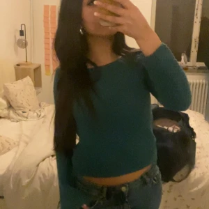 Grön stickad tröja  - Använd ett pa få gånger 