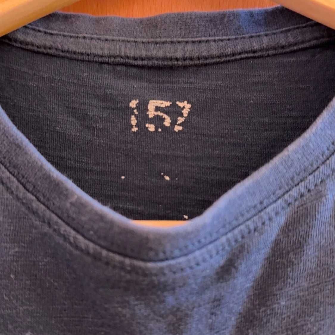 Mörkgrå basic t-shirt - 2