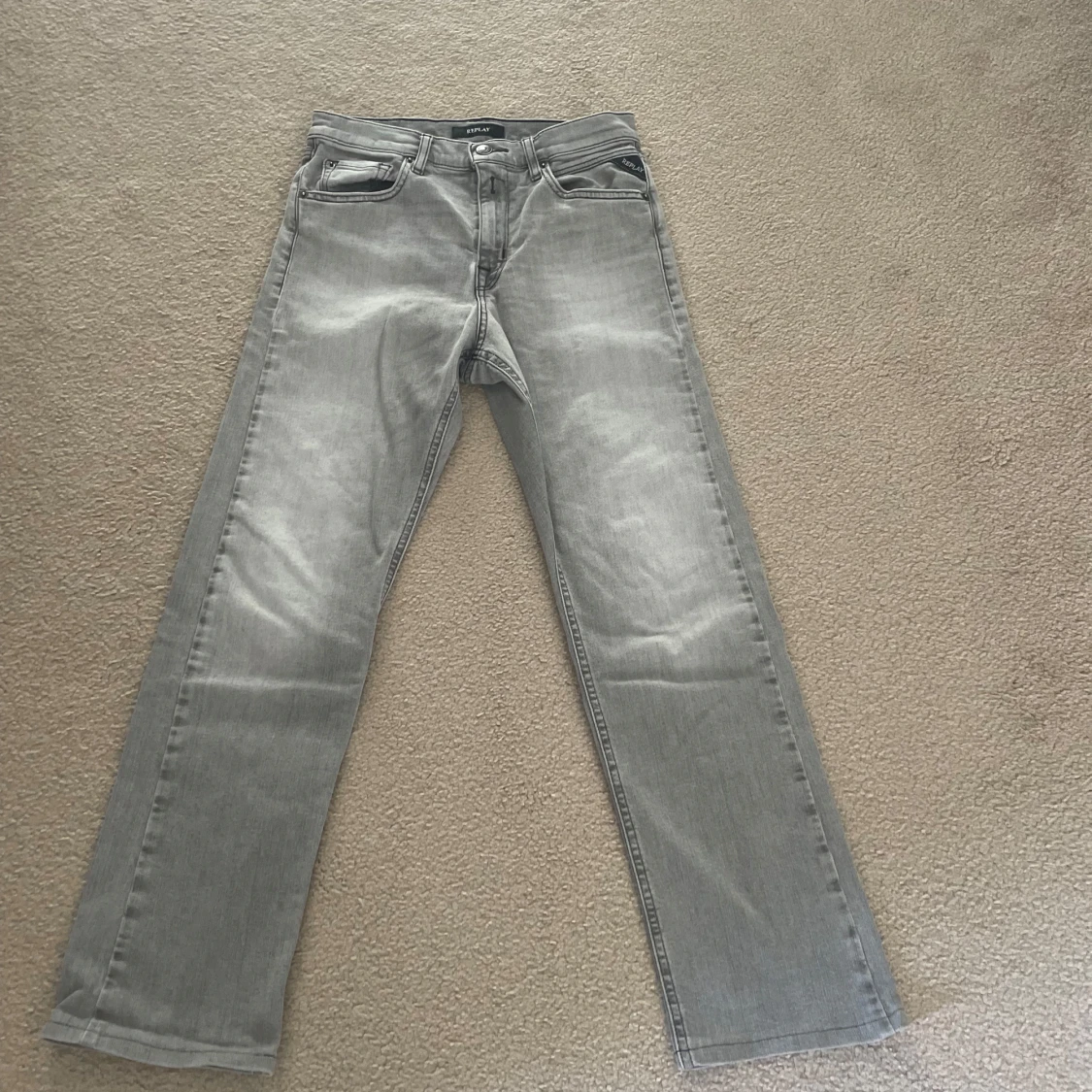 Grå jeansbyxor från Replay