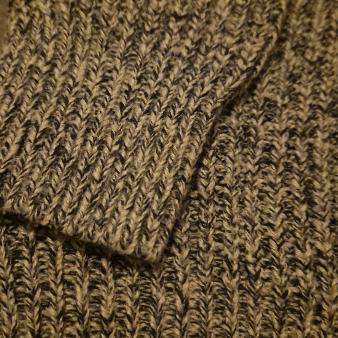 Gråmelerad stickad tröja - 2