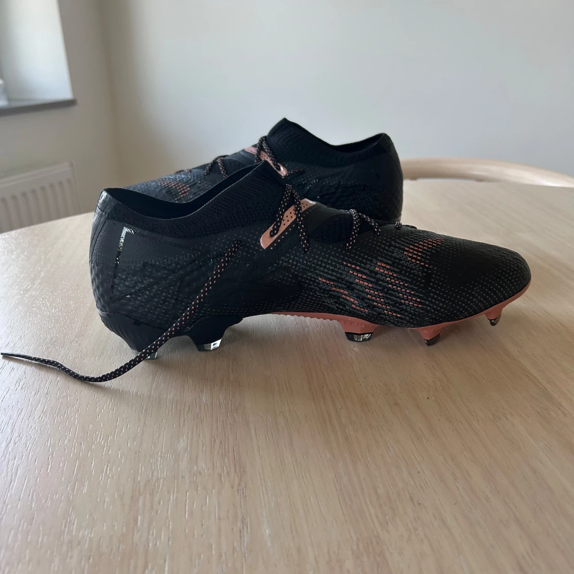 PUMA FUTURE 7 ULTIMATE LOW FG/AG ECLIPSE - SVART/KOPPARROS - 1