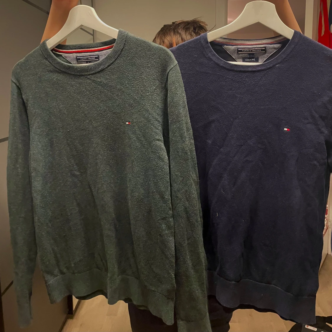2 tröjor, Tommy Hilfiger i grönt och blått