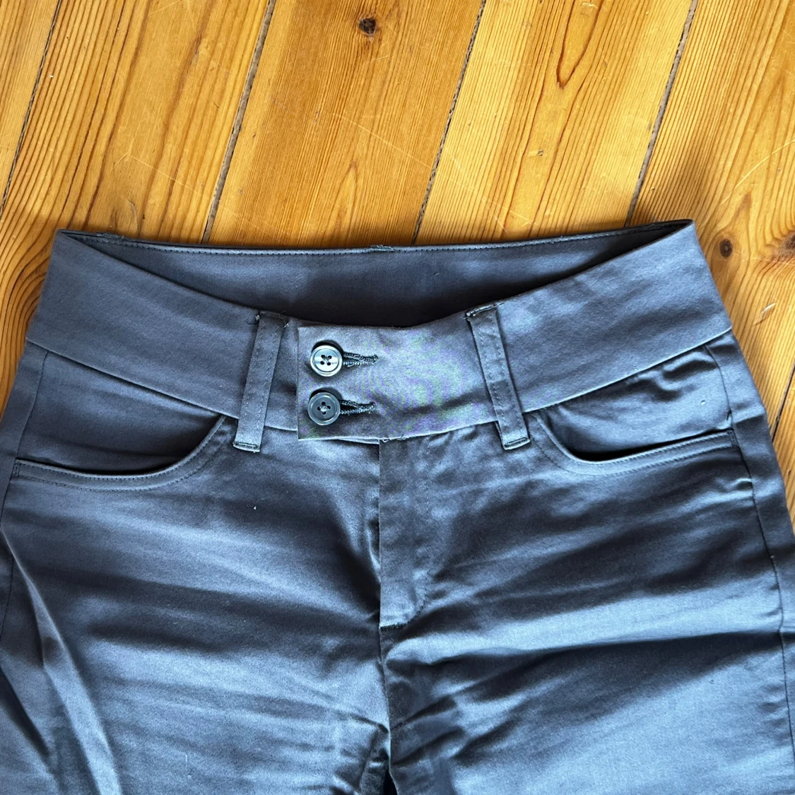 Gråa kostymbyxor  - 91