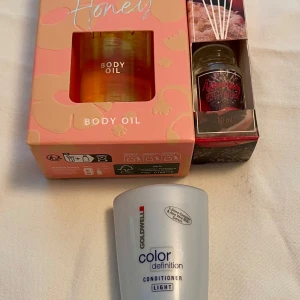 *NY*Selfcarepaket; Bodyoil+ balsam+Doftpinnar  - Nya oöppnade   Sence Hi Honey Body oil 50 ml  Goldwell Color Definition Conditioner Light 30 ml  Äppelpaj Doftpinnar 10 ml