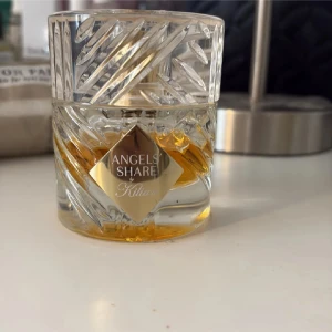 Parfym Angel's Share från Kilian - Säljer en parfym från Kilian som heter Angel's Share🥰