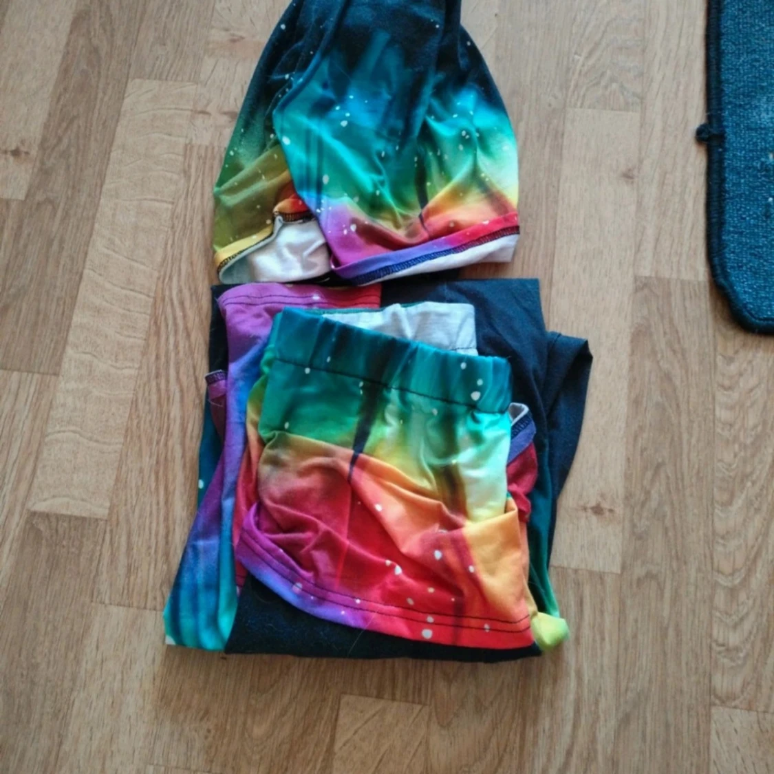 Färgglad långbyxor o Line med regnbågsmönster - 1