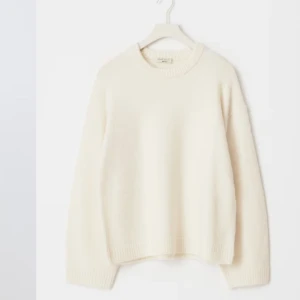 Stickad tröja - Vit stickad tröja från Gina Tricot i bra skick💕