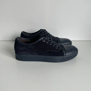 Lanvin skor  - Ett par ruskigt feta lanvins i skit snygg färg och mycket fint skick 🤩 skorna är uk 6 och passar 40/41 ✅ hör av dig vid minsta fundering ✨