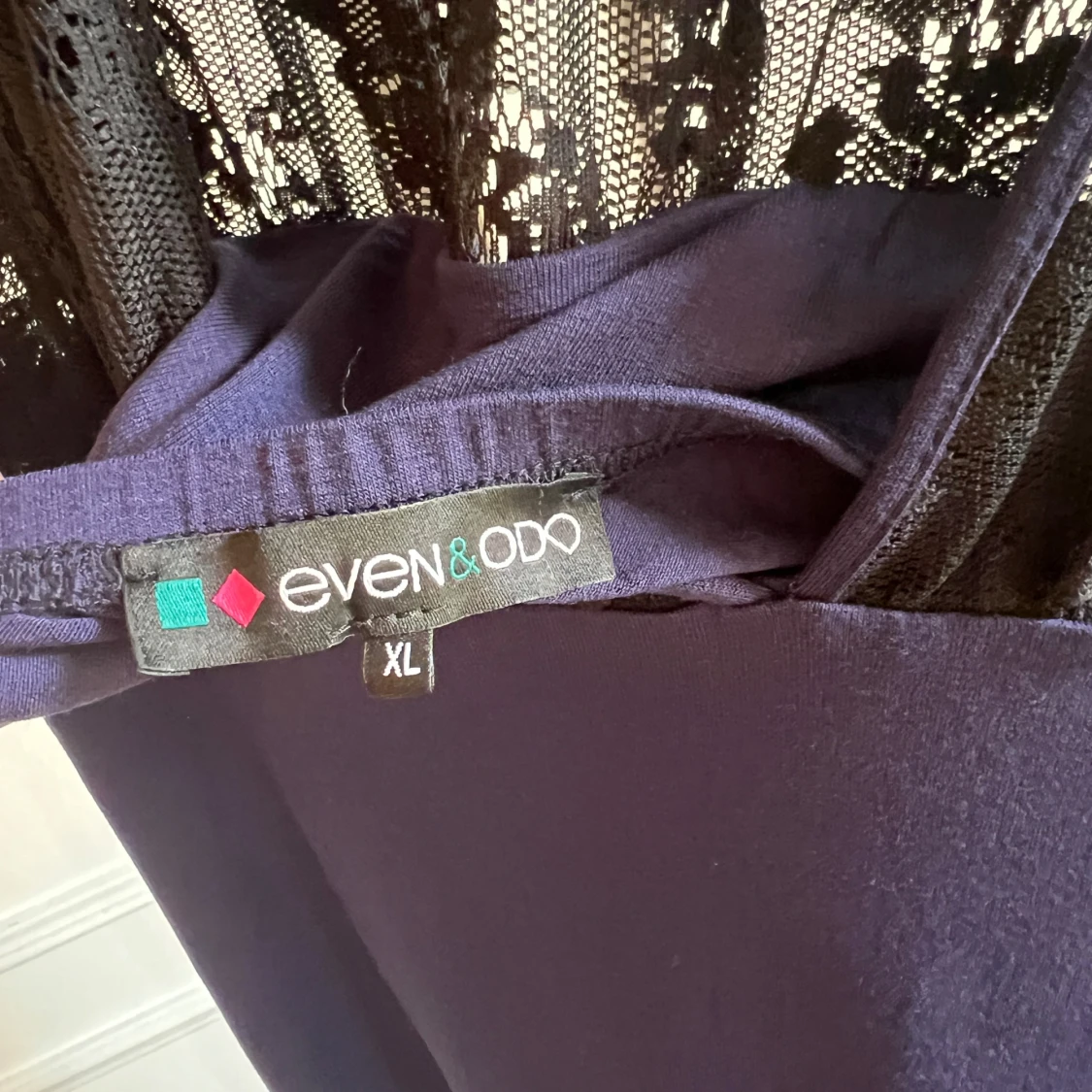 Blå klänning med spetsdetaljer från Even&Odd - 2