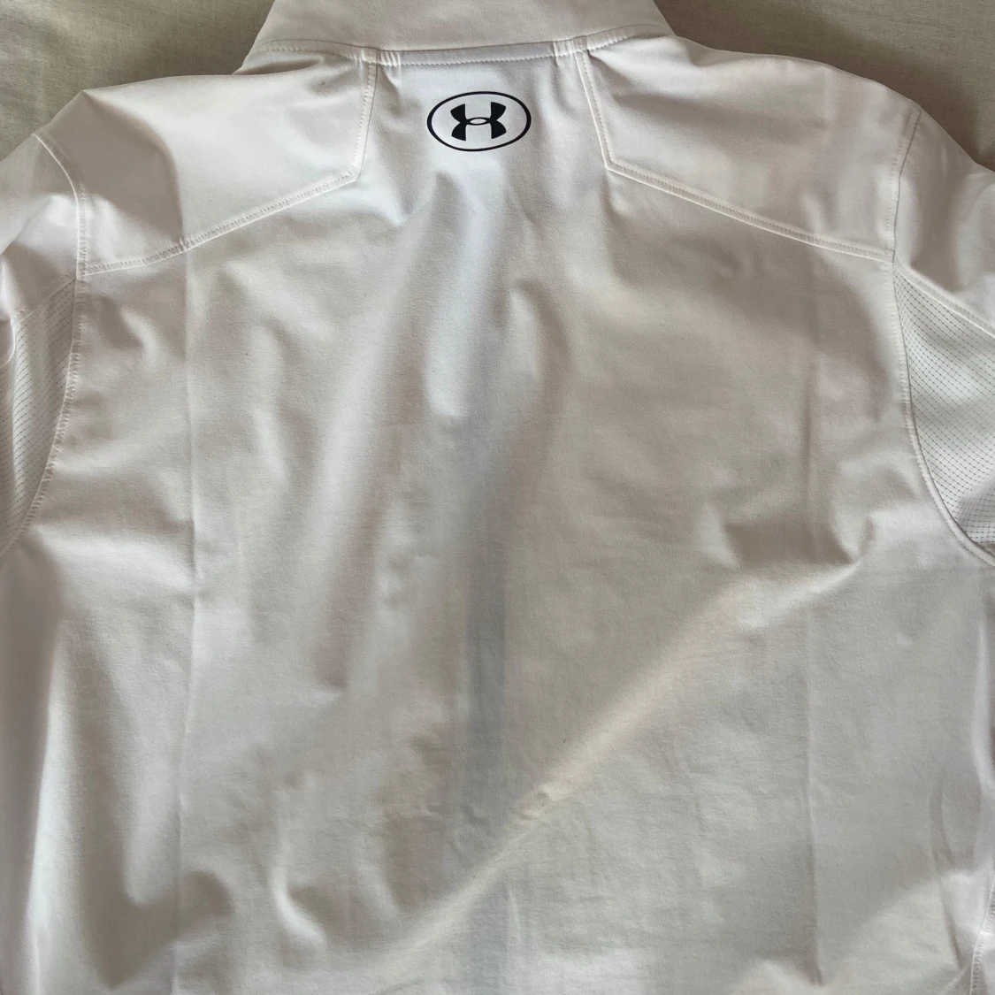 Vit träningsjacka från Under Armour - 2