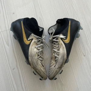 Nike Phantom GX Elite fotbollsskor - Fotbollsskor i storlek 46 säljes i använt skick, se bilder. Nike Phantom GX Elite. Höger skosula saknas