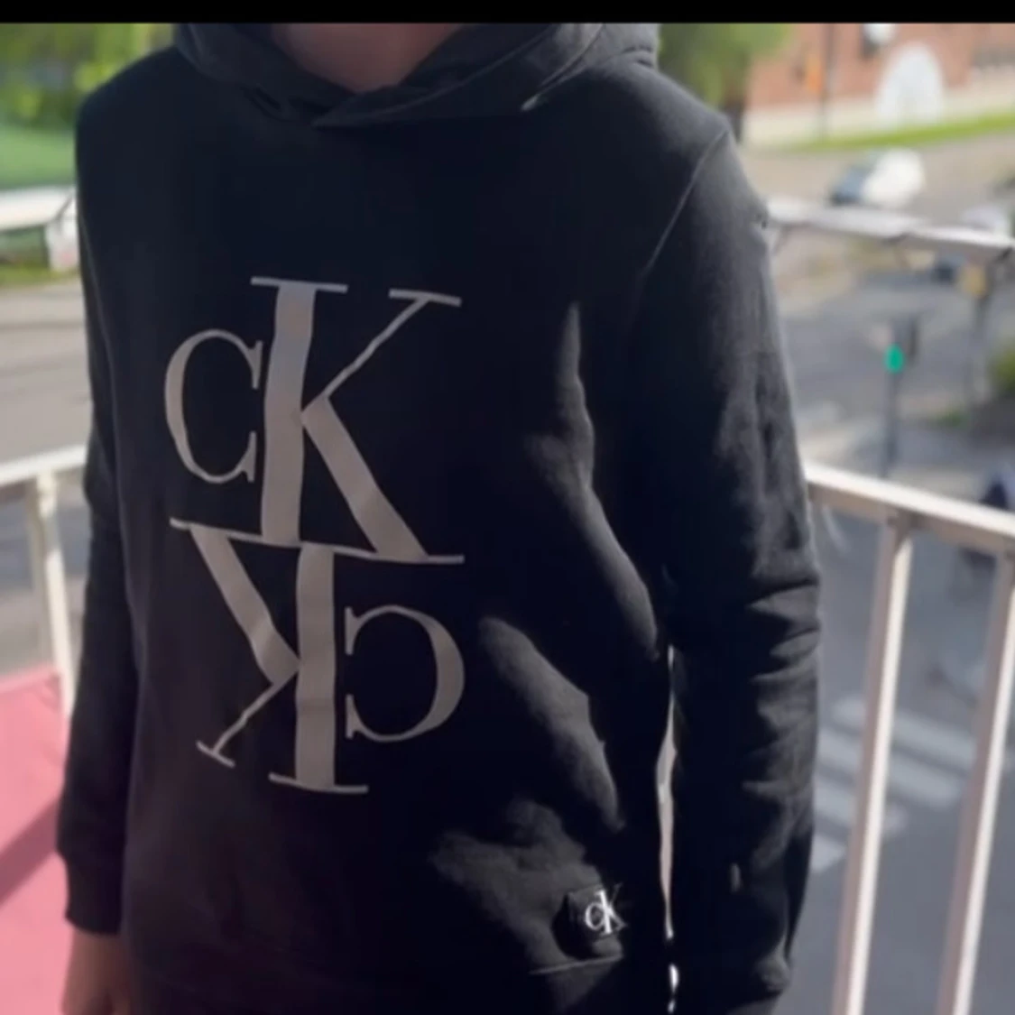 Svart hoodie från Calvin Klein Jeans - 2