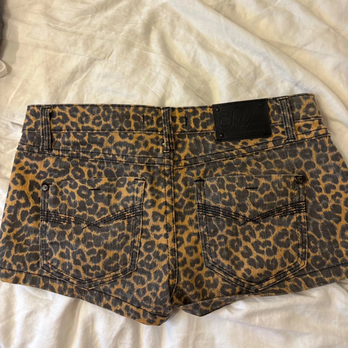 Leopardmönstrade jeansshorts  - 3