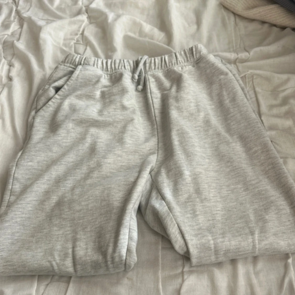 Gråa mjukis med snöre från lager 157