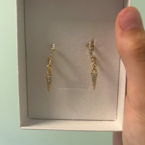 Örhängen  - Guld/silver 35/styck 