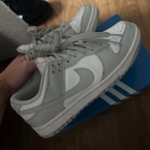Gråa nike dunks - Storlek 38,5
