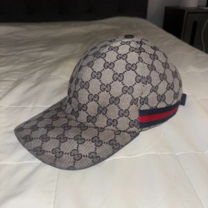 Original GG Canvas keps, Str L - Ny sällsynt Gucci keps väldigt gott skick, beige och mörkblå färg, storlek L