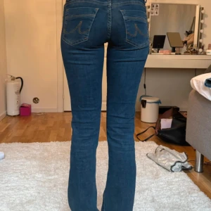 Ltb jeans valerie  - Säljer mina mörkblå ltb jeans i modellen valerie då dem inte längre kommer till använding, storlek 25/34, inga defekter!!❤️